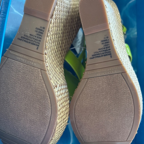 Brand New in box Wedge sandal - Picture 4 of 5